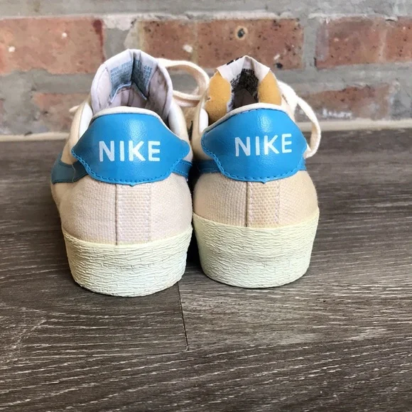 Nike - Picture 4 of 17